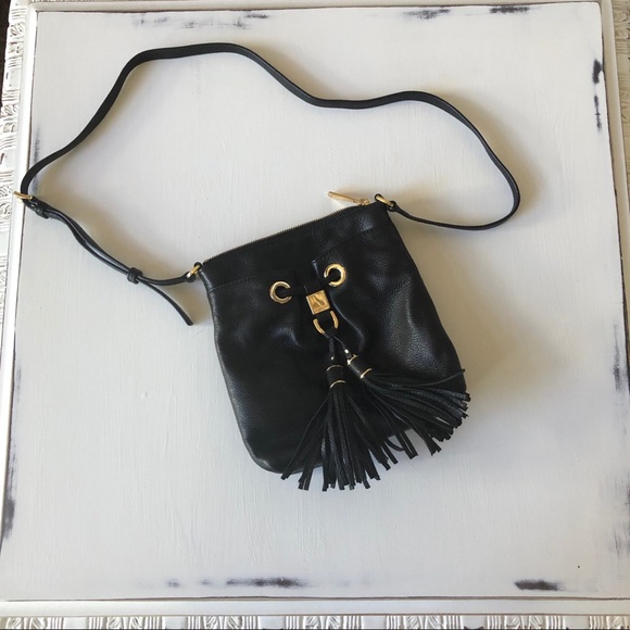 Michael Kors Handbags - Michael Kors leather side purse Michael Kors Handbags - Michael Kors leather side purse